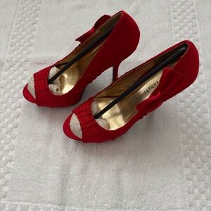 Fahrenheit Women’s Kai 02 Satin Bow Peep-Toe Platform Pump In Red